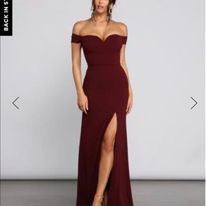 Myra Formal High Slit Dress. Color Burgundy size 7